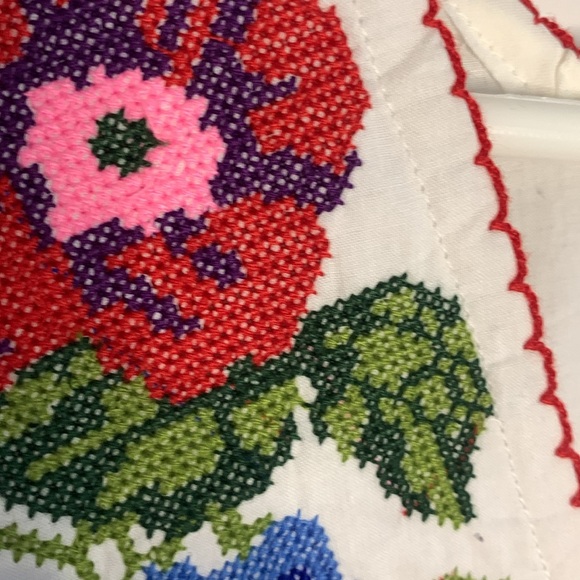 Royal Moda white tunic with embroidered cross-stitch large floral design Size L - Picture 3 of 9